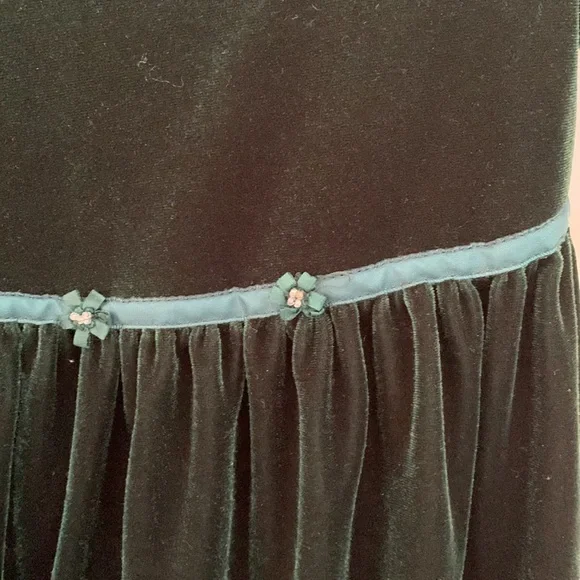New Moves, Beautiful Dress of Dark Velvety Fabric, Perfect Holiday Dress, Size 5 - Picture 3 of 10